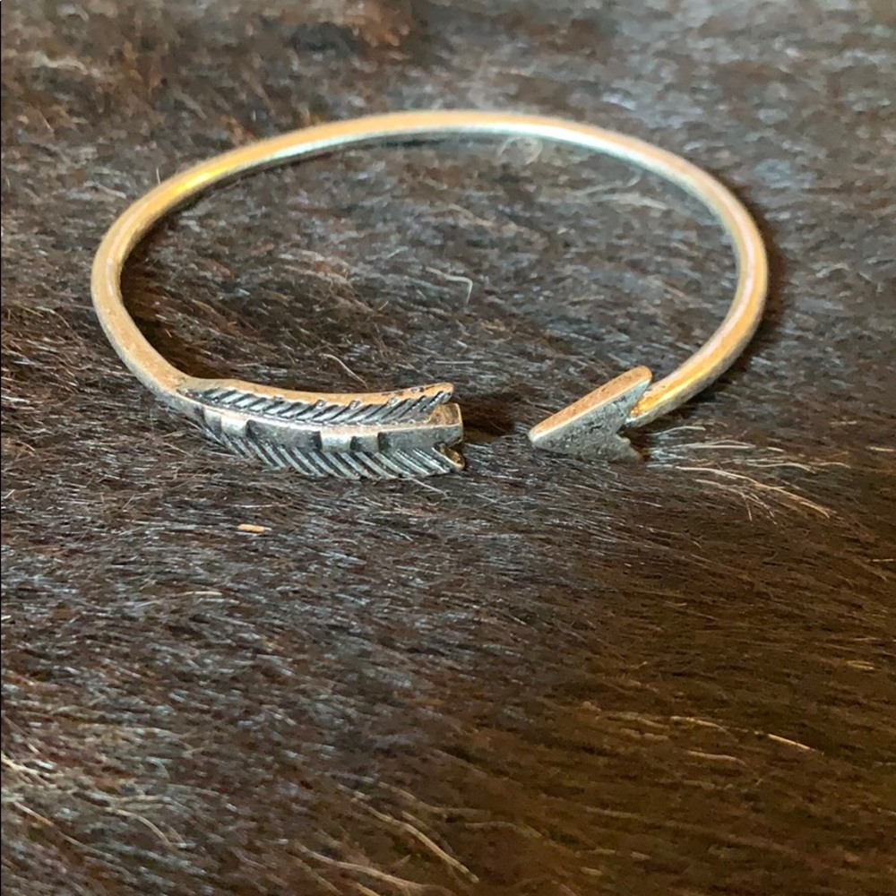 Arrow bracelet